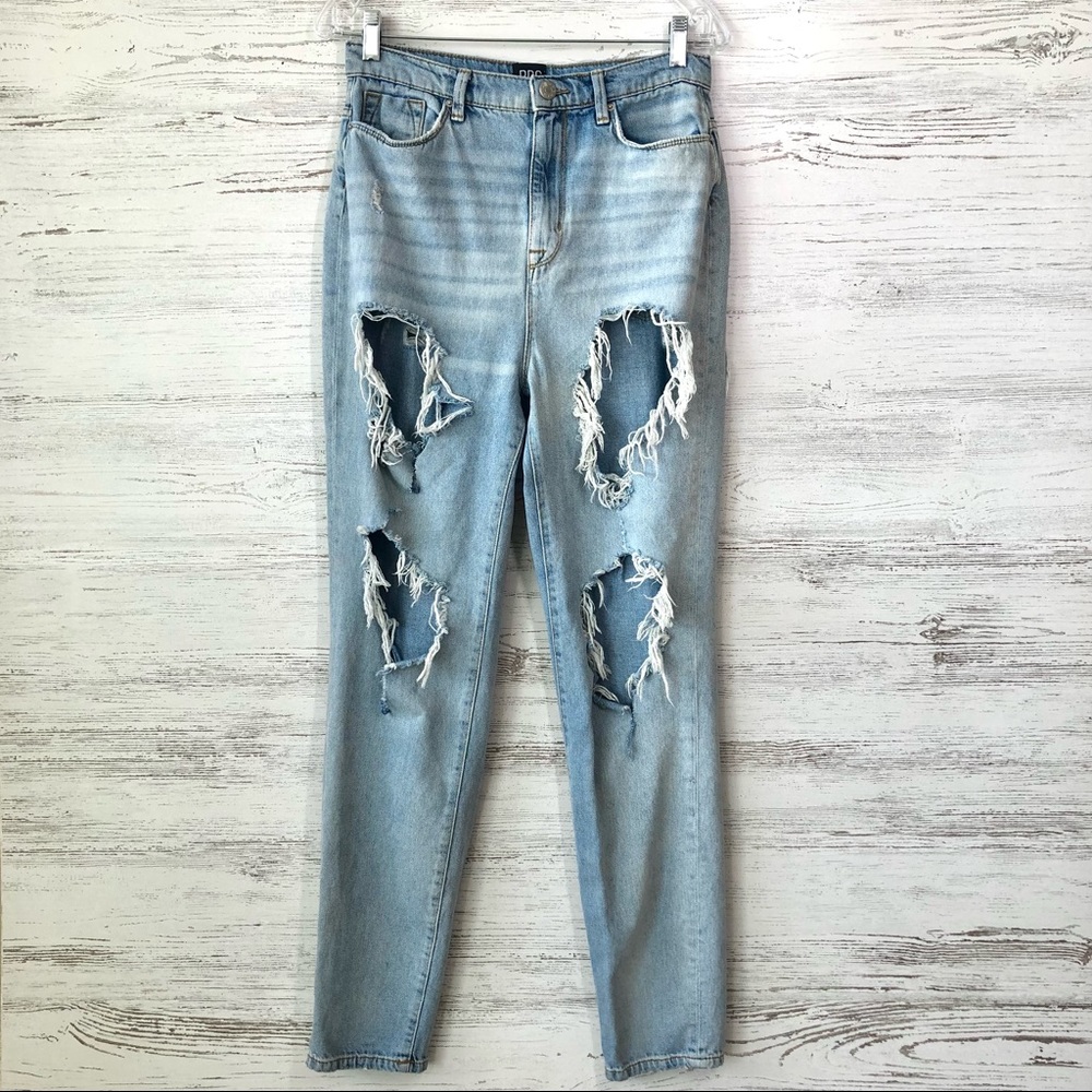*3/$20* URBAN OUTFITTERS BDG Mom High-Rise Light Wash Destroyed Jeans 28